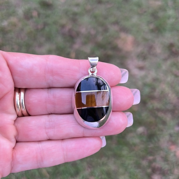 Vintage Sterling Silver Black Onyx & Tigers Eye Inlay Alicia Pendant - Picture 6 of 15